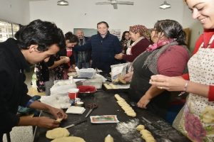 ee Gray- Entrega de kits escolares (1)