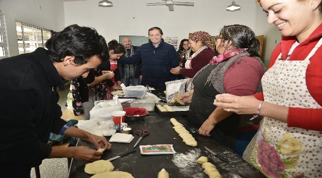 ee Gray- Entrega de kits escolares (1)