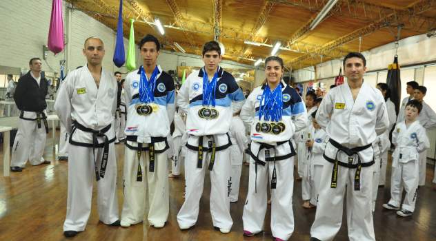 ee Ian, compañeros e instructores.