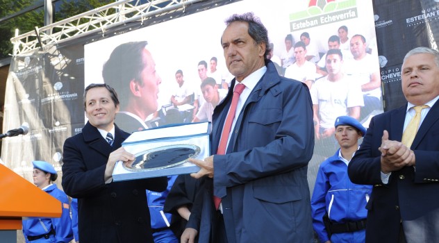 ee Scioli y Gray en acto egreso cad