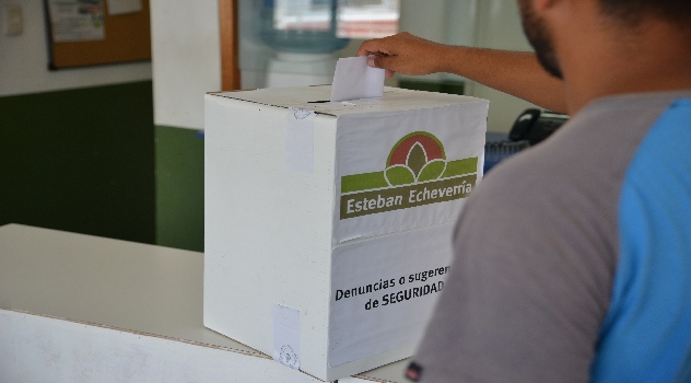 ee Urnas