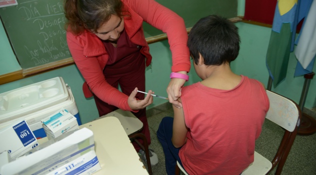 ee Vacunación Escuela 13. San Pedrito 1200 Monte Grande