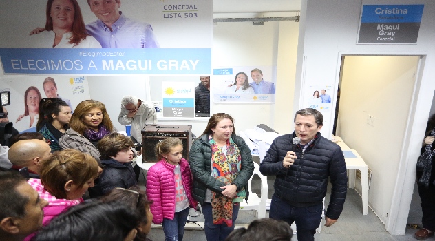 ee gray festejo elecc. (1)