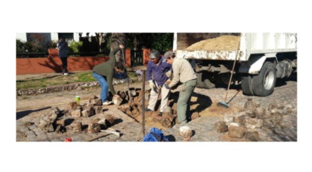 lom Continúa el arreglo de Calles Empdradas