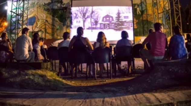 mp cine bajo las estellas