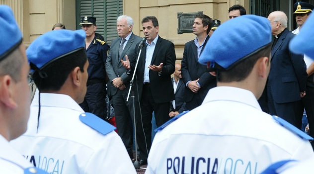 ms Ritondo presidió egreso de Policía Local de Mercedes y entregó chalecos antibalas (1)